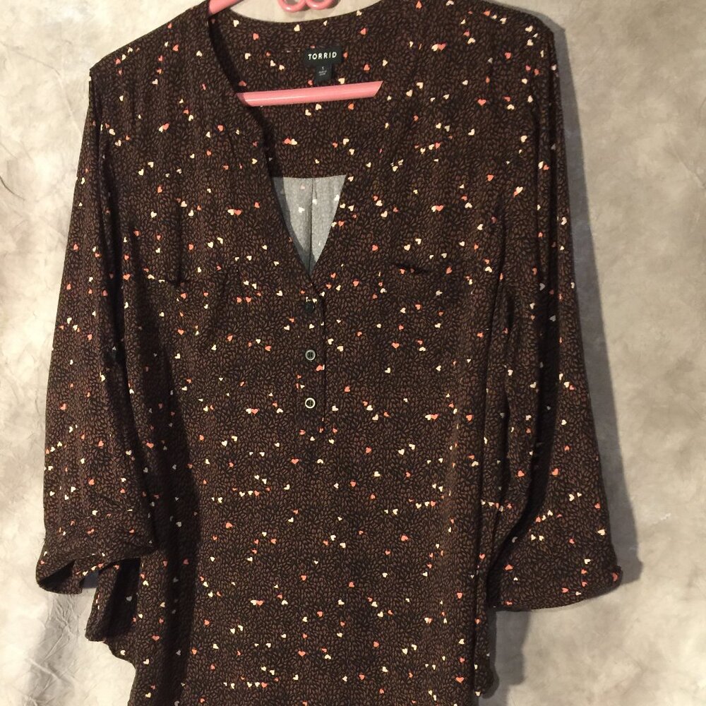Torrid Heart Print Challis Blouse V-neck Size 1X Casual Long Rolled Sleeve